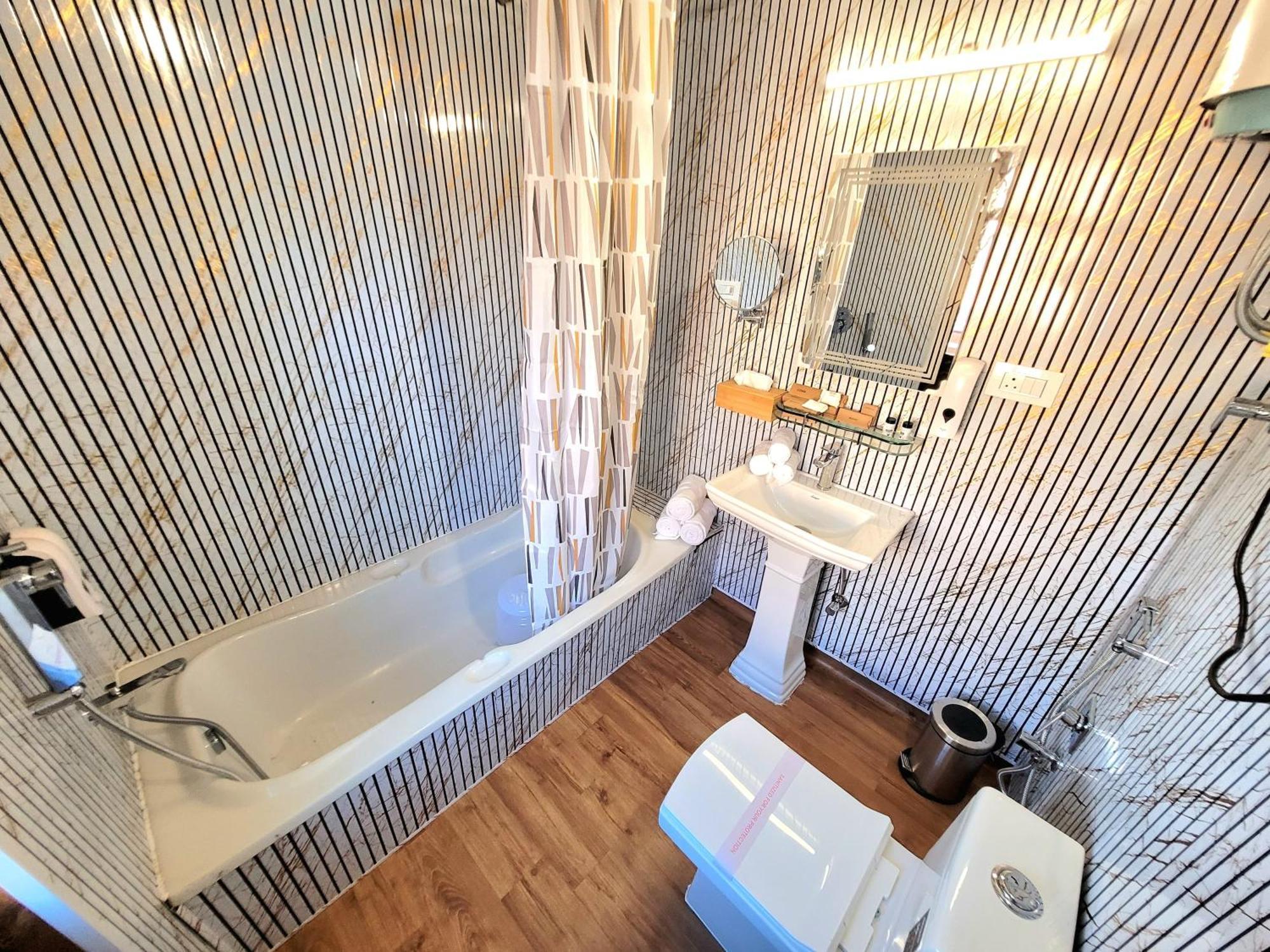 Aziz Palace Group Of Houseboats Srīnagar المظهر الخارجي الصورة